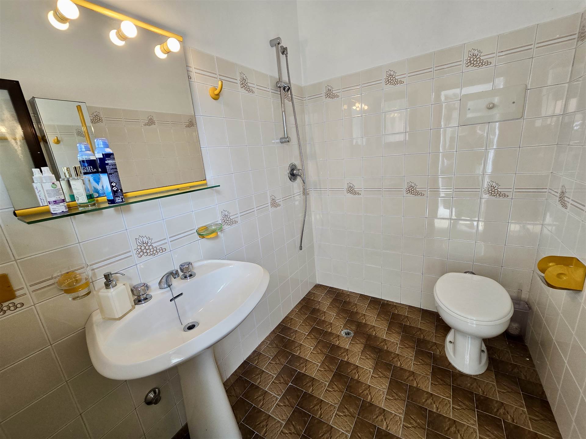 Piano terra bagno di servizio