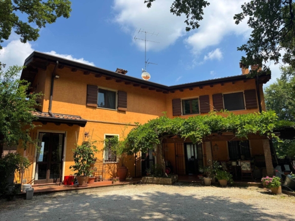 RUSTICO CASALE IN VENDITA A DESENZANO DEL GARDA