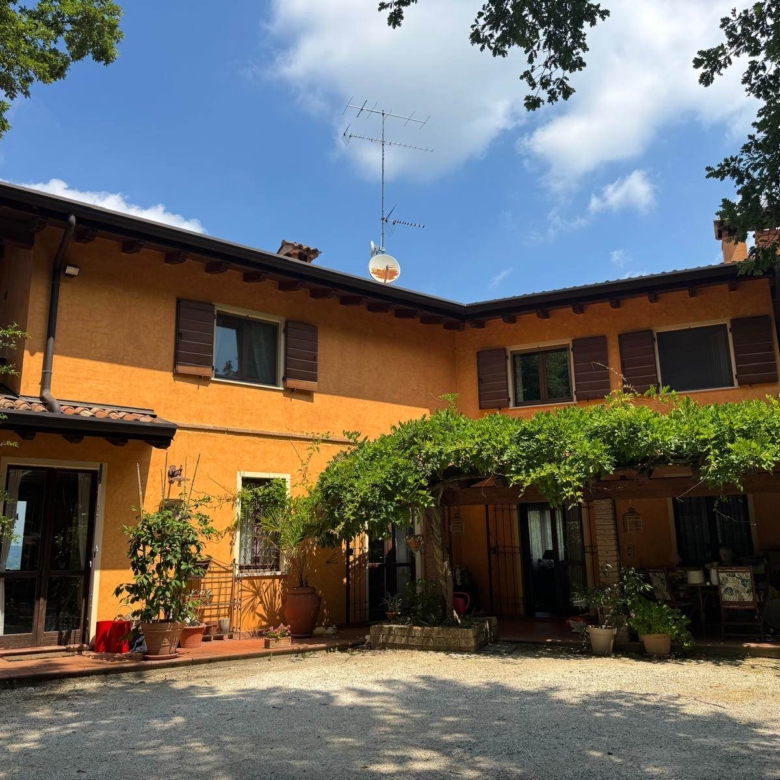 RUSTICO CASALE IN VENDITA A DESENZANO DEL GARDA