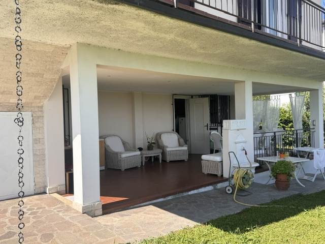 IN VENDITA VILLA SINGOLA CON VISTA LAGO