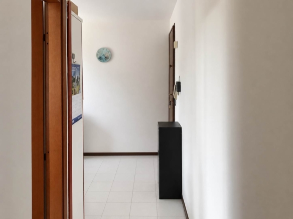 Desenzano d/G, bilocale zona Colombare.