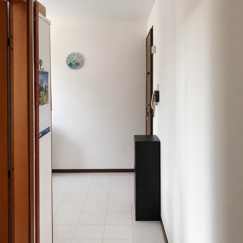Desenzano d/G, bilocale zona Colombare.