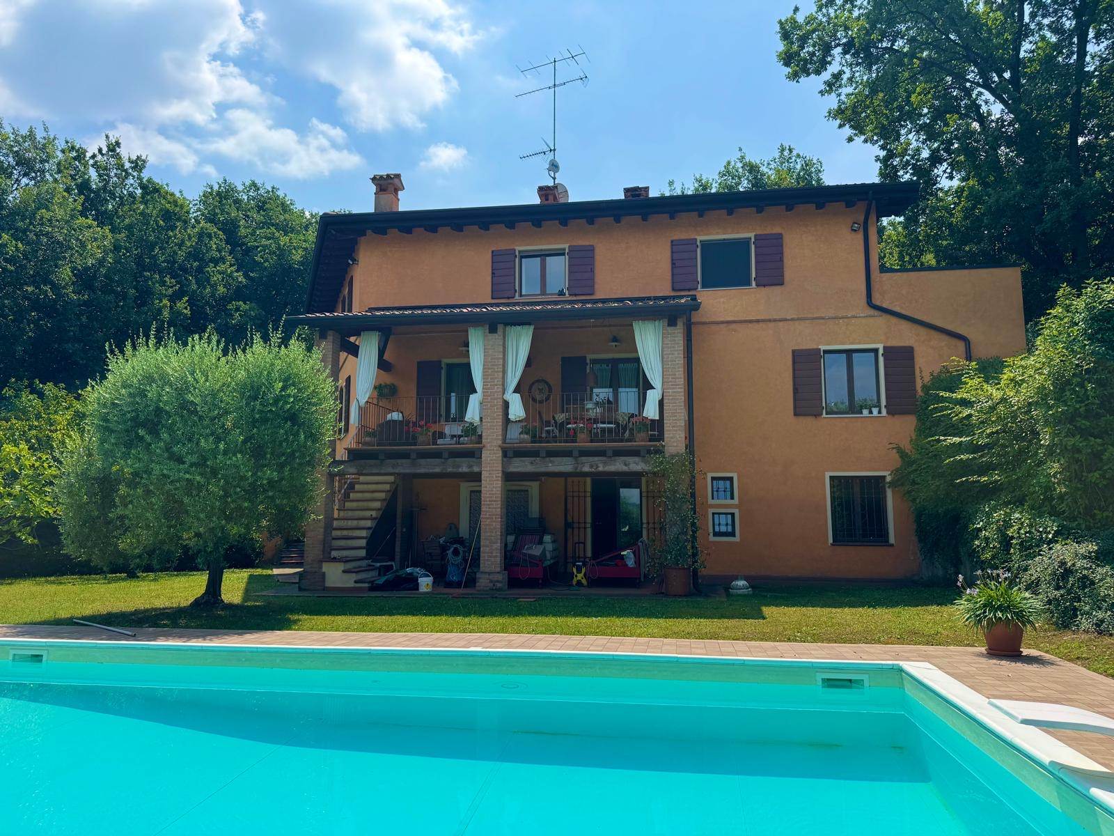 Foto RUSTICO CASALE IN VENDITA A DESENZANO DEL GARDA