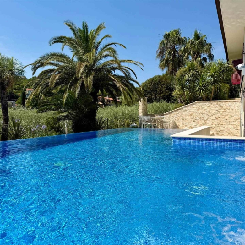 Villa unifamiliare con piscina e vista lago, Soiano Del Lago