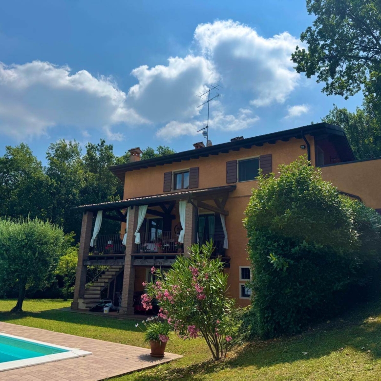 RUSTICO CASALE IN VENDITA A DESENZANO DEL GARDA