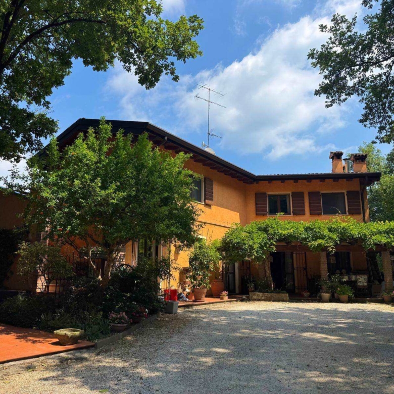 RUSTICO CASALE IN VENDITA A DESENZANO DEL GARDA