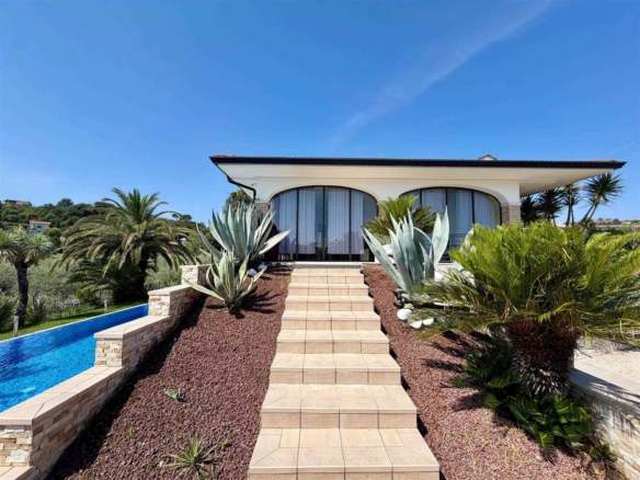 Villa unifamiliare con piscina e vista lago, Soiano Del Lago