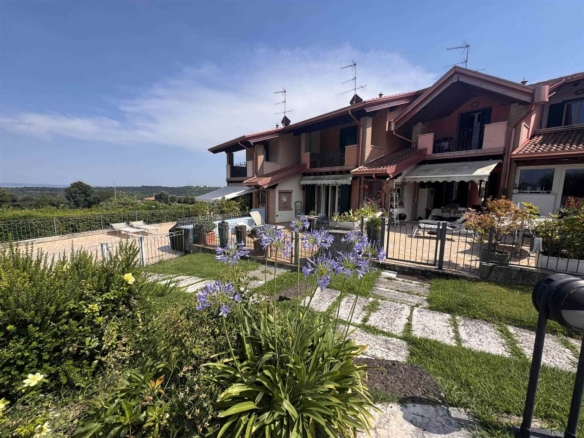 Villetta a schiera vista lago !!!