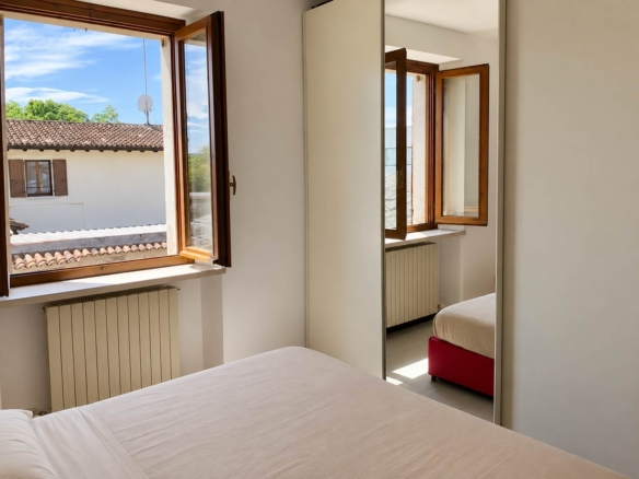 Desenzano d/G, bilocale zona Colombare.