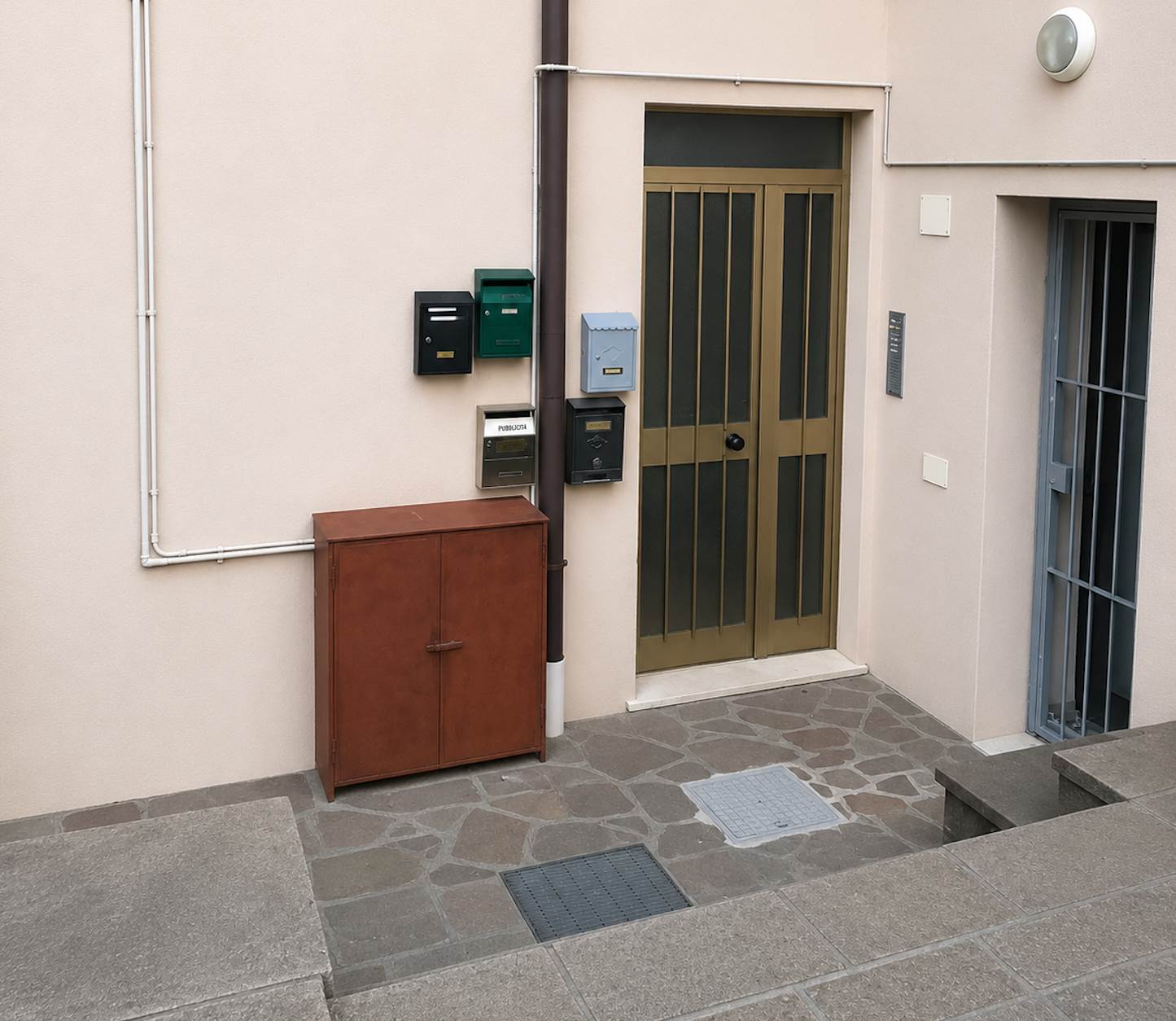 Desenzano d/G, bilocale zona Colombare.