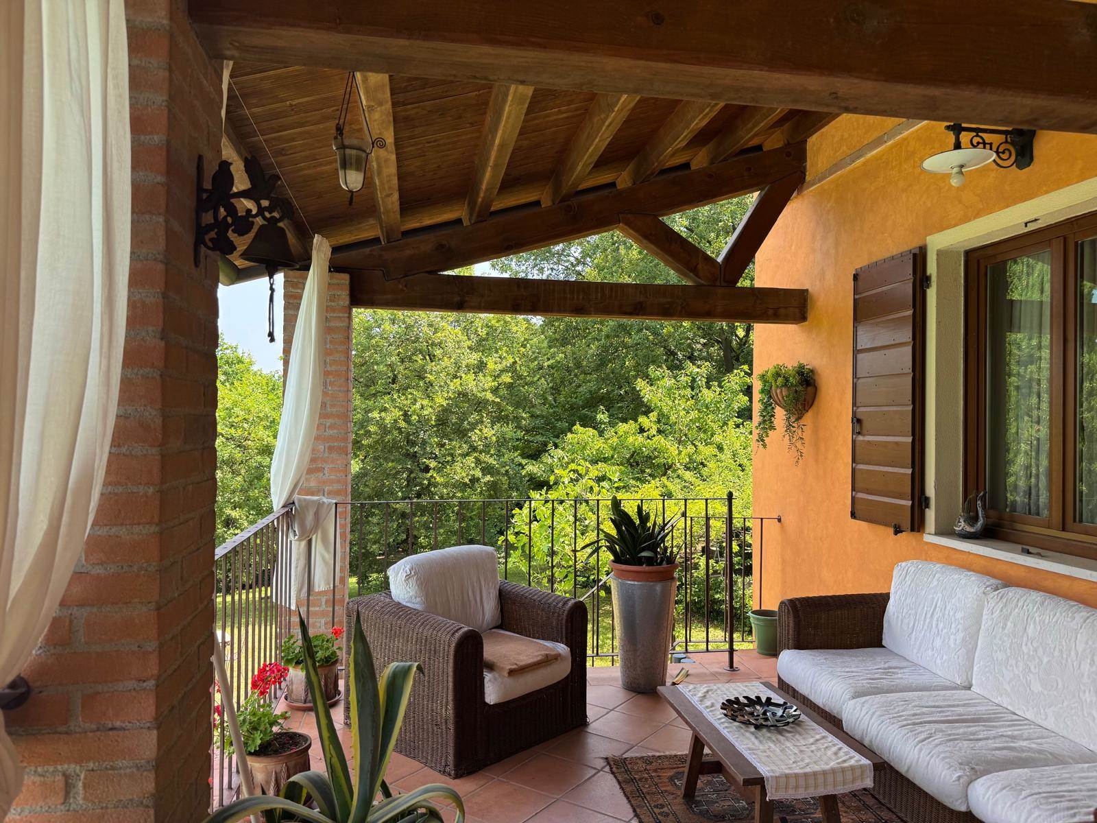 Foto RUSTICO CASALE IN VENDITA A DESENZANO DEL GARDA