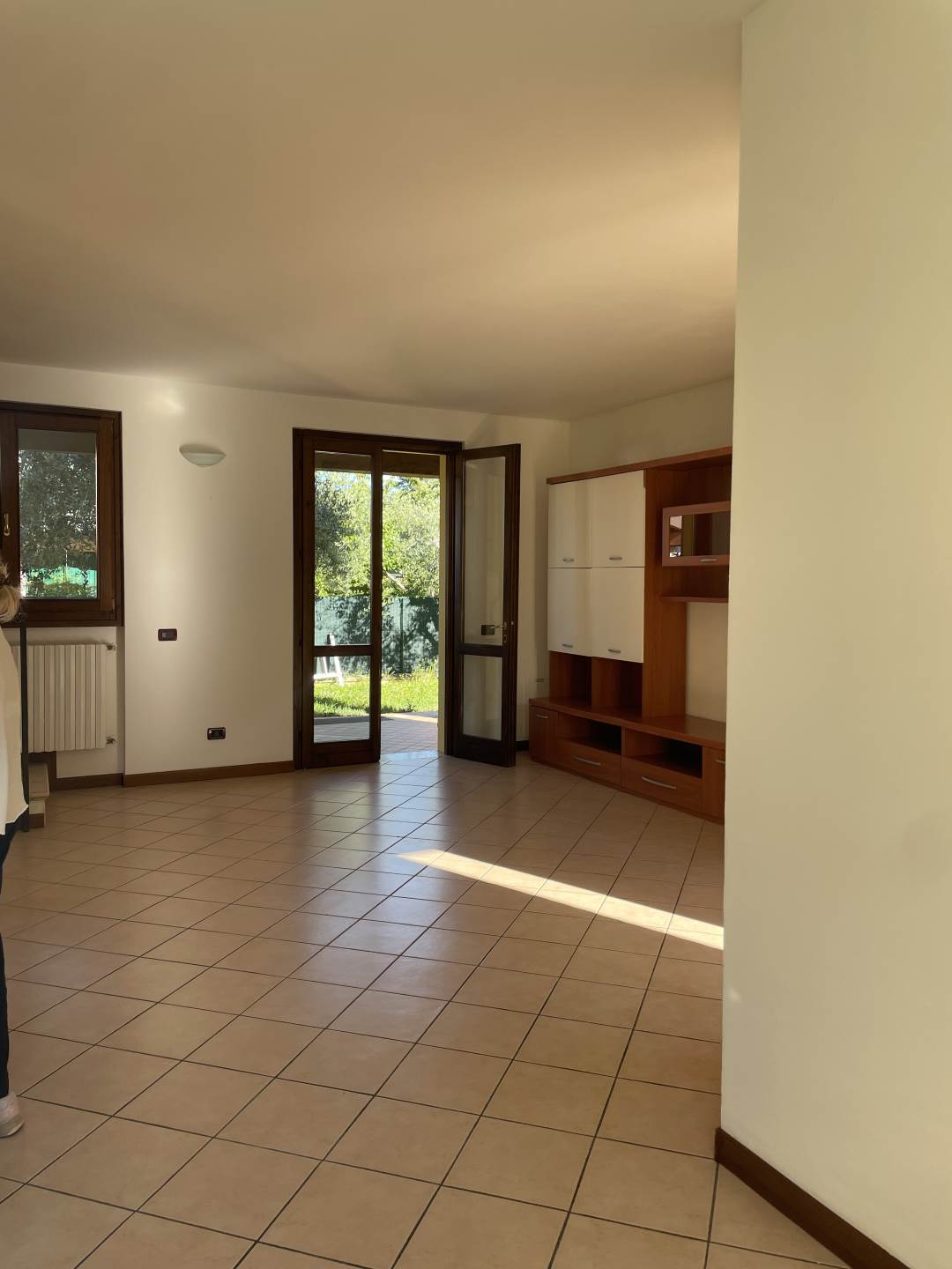 Foto VILLETTA BIFAMILIARE POLPENAZZE DEL GARDA IMMERSA NEL VERDE