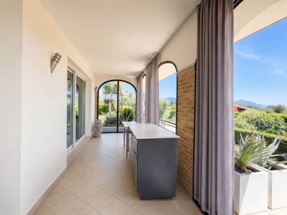 Villa unifamiliare con piscina e vista lago, Soiano Del Lago