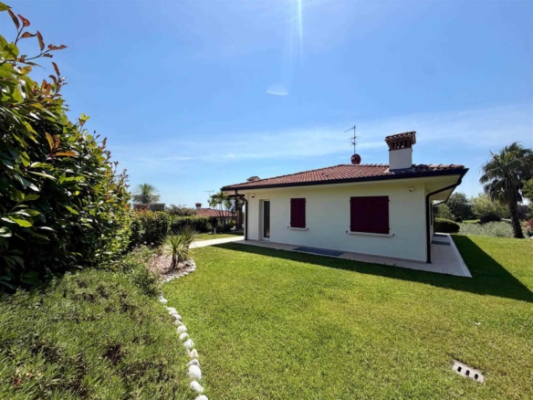 Villa unifamiliare con piscina e vista lago, Soiano Del Lago