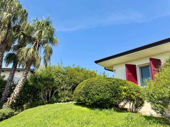 Villa unifamiliare con piscina e vista lago, Soiano Del Lago