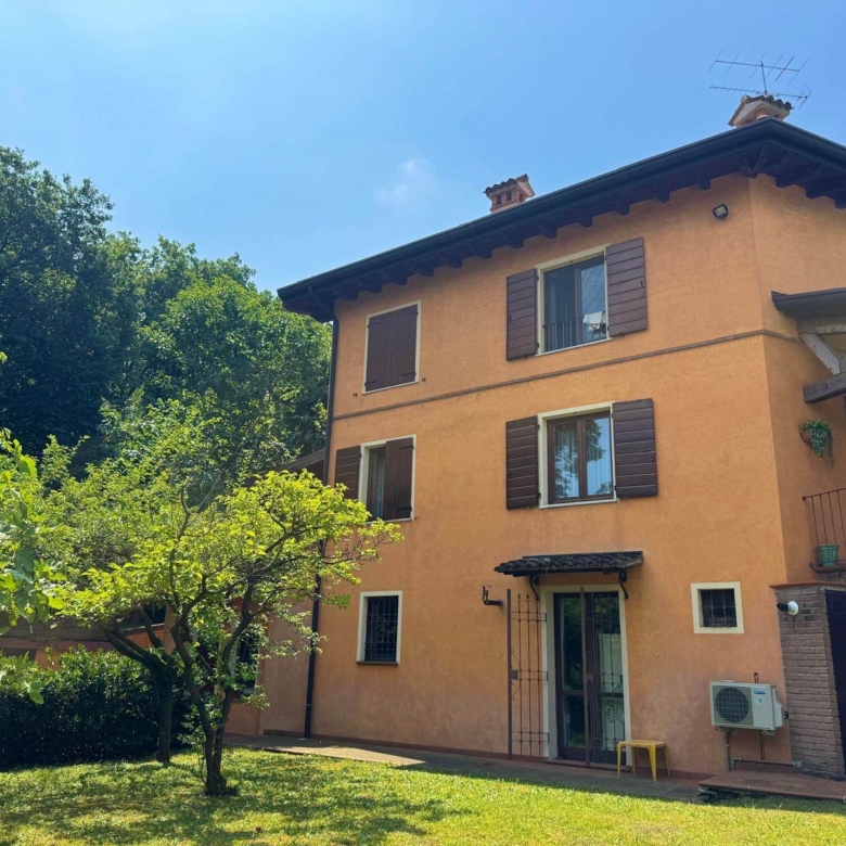 RUSTICO CASALE IN VENDITA A DESENZANO DEL GARDA