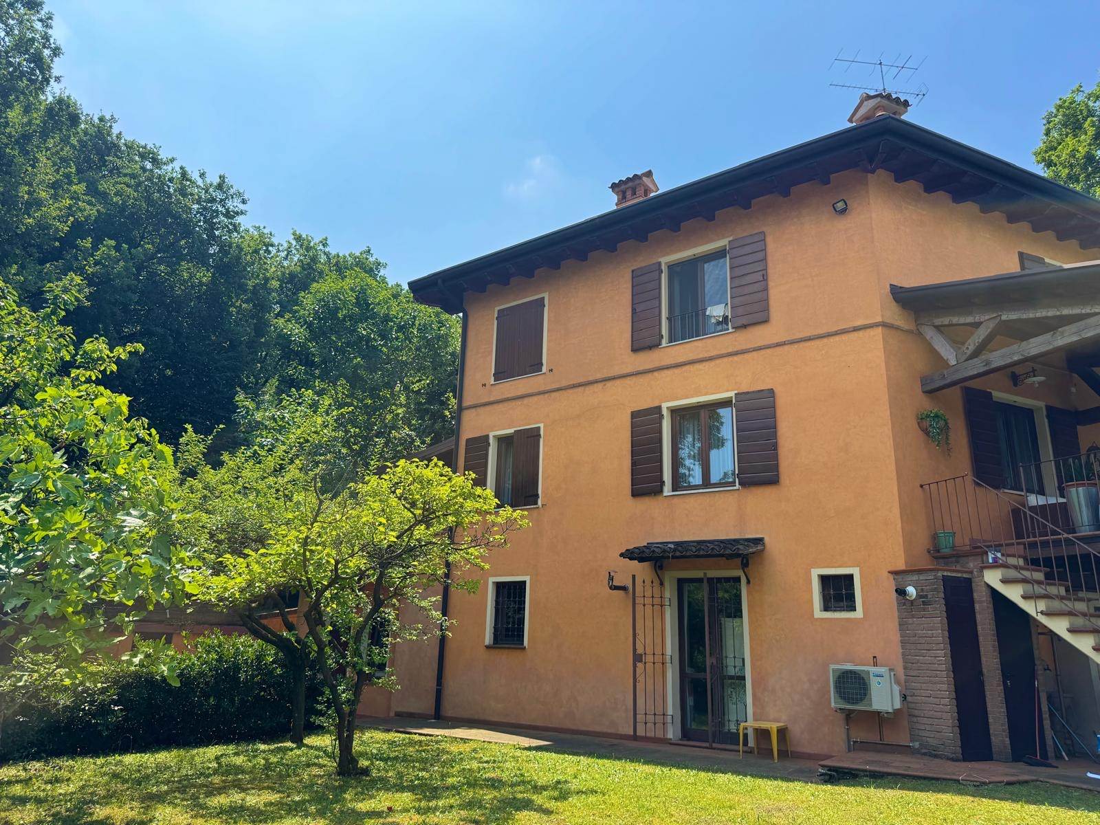 Foto RUSTICO CASALE IN VENDITA A DESENZANO DEL GARDA